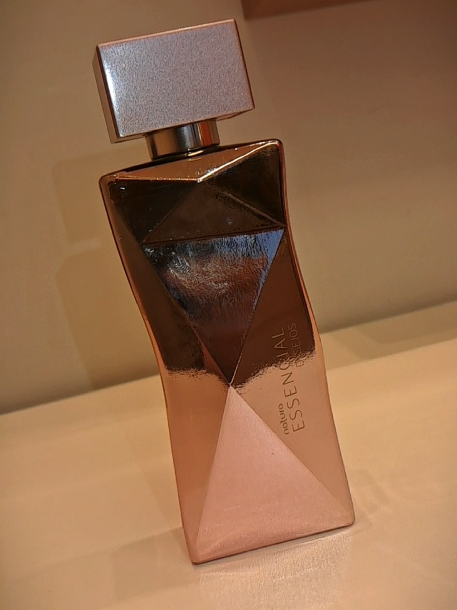 #essencialdesejos  #floral  #natura Um perfume que captura a essência dos desejos e da paixão