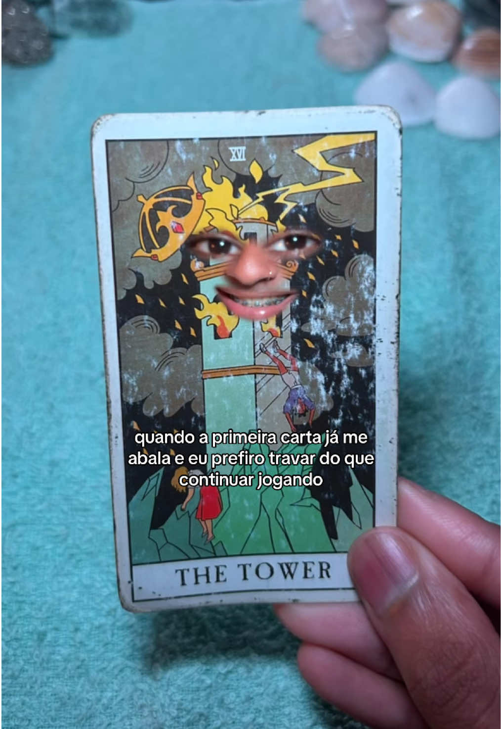 a tensão dos olhares 😍 #witchtok #humortiktok #espiritualidade #baralhocigano #tarotdehoje 