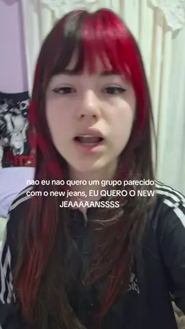 ignora meu delineado cagado  #bluehairdohyun #fy #fyp #newjeans #viral 