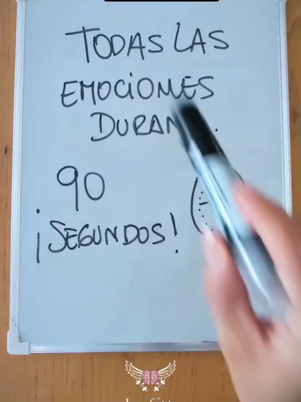 TODAS LAS EMOCIONES DURAN BIOLÓGICAMENTE 90 SEGUNDOS EN NUESTRO CUERPO. indicando su corta duración, Pero entonces, por qué algunas personas permanecen en amargura? Porque el ego, la idealización de los deseos, las realimenta.  Por tanto, al deshacer ese mecanismo de la influencia del ego, podemos equilibrar dichas emociones hasta conseguir verdadero bienestar. #regulacionemocional #emociones #ego #autoregulacion #neurociencia 