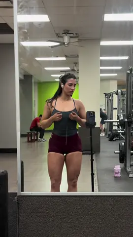 Leg day todayyy #legs #GymTok #pump #gains #Fitness @DFYNE 