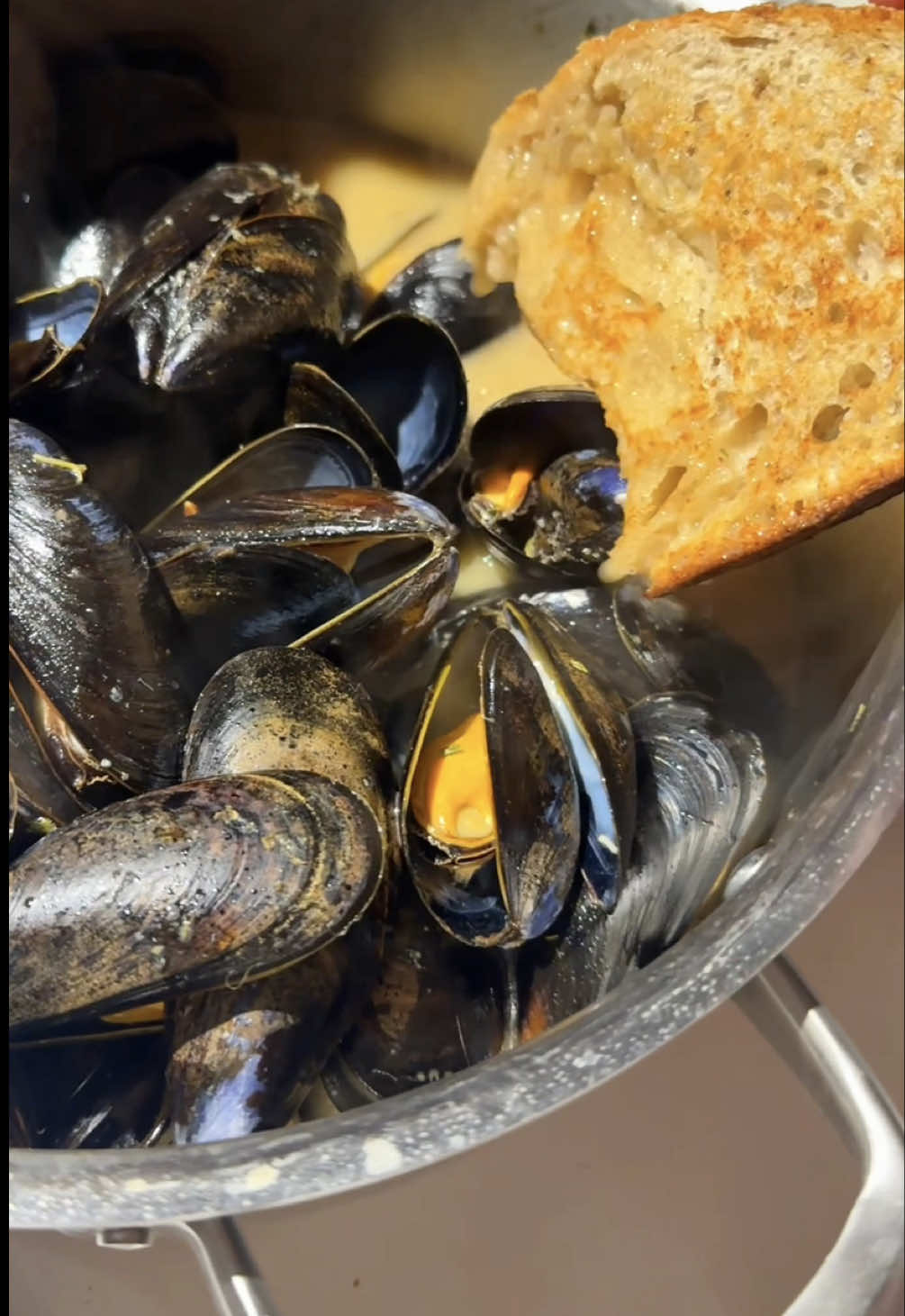 💪🏻🦪🍝  Double the Mussels  Quick and cheap meal, the boss loves mussels and I saw some $20 for 4LBs such a good deal.  We got some fresh sourdough bread toasted with butter for dipping. We had some potent ramen leftover and some wine taking space so we whipped up a quick dinner. The liquid on the bottom was so good, we strained it for shells, then cooked the pasta entirely in the sauce for a super flavourful pasta. Topped with black pepper, chili flakes and parm.  4lbs Mussels Leftover Black Garlic Shoyu Ramen 1/2 bottle of White Wine 3 Tbps Salted Butter  3 sprigs of thyme  Fresh Sour Dough Bread Dry Seasonings (garlic, onion, pepper) 450g Spaghettini . . . #Pasta #Seafood #Mussels #Foodie #sourdough 