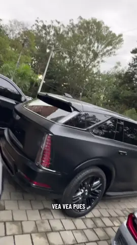 Vean a el vecino al final ajajajjaja#tiktok #viral #colombia #escalade #luxury @RR AUTOS 