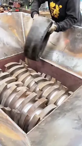 #shredder  #crusher  #machine  #safed  #doubleshaftshredder 