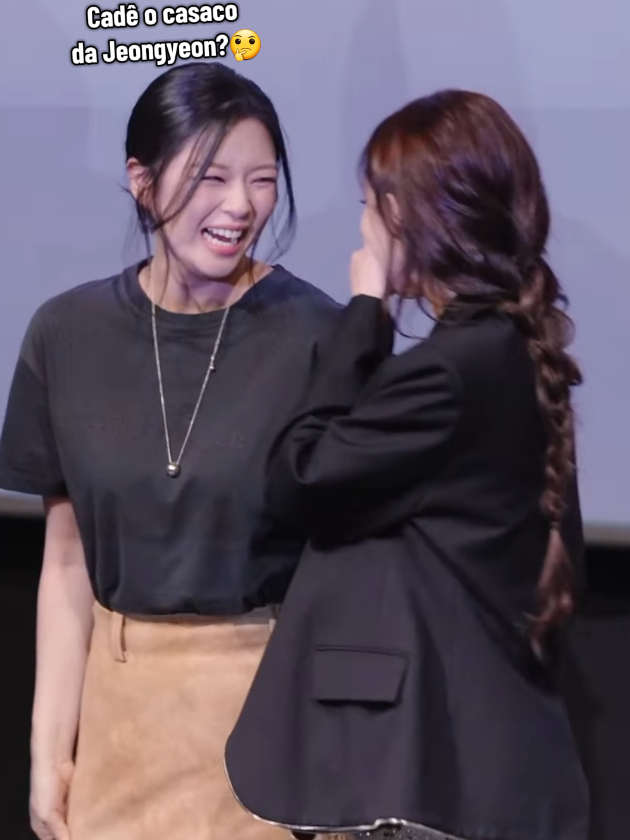 Jeongyeon é tão doce e protetora❤️🍭 amo ser ONCE! Essas meninas são incríveis, amigas e leais sempre. ❤️🍭 #twice #jeongyeon #jihyo #kpopfyp #foryoupage 