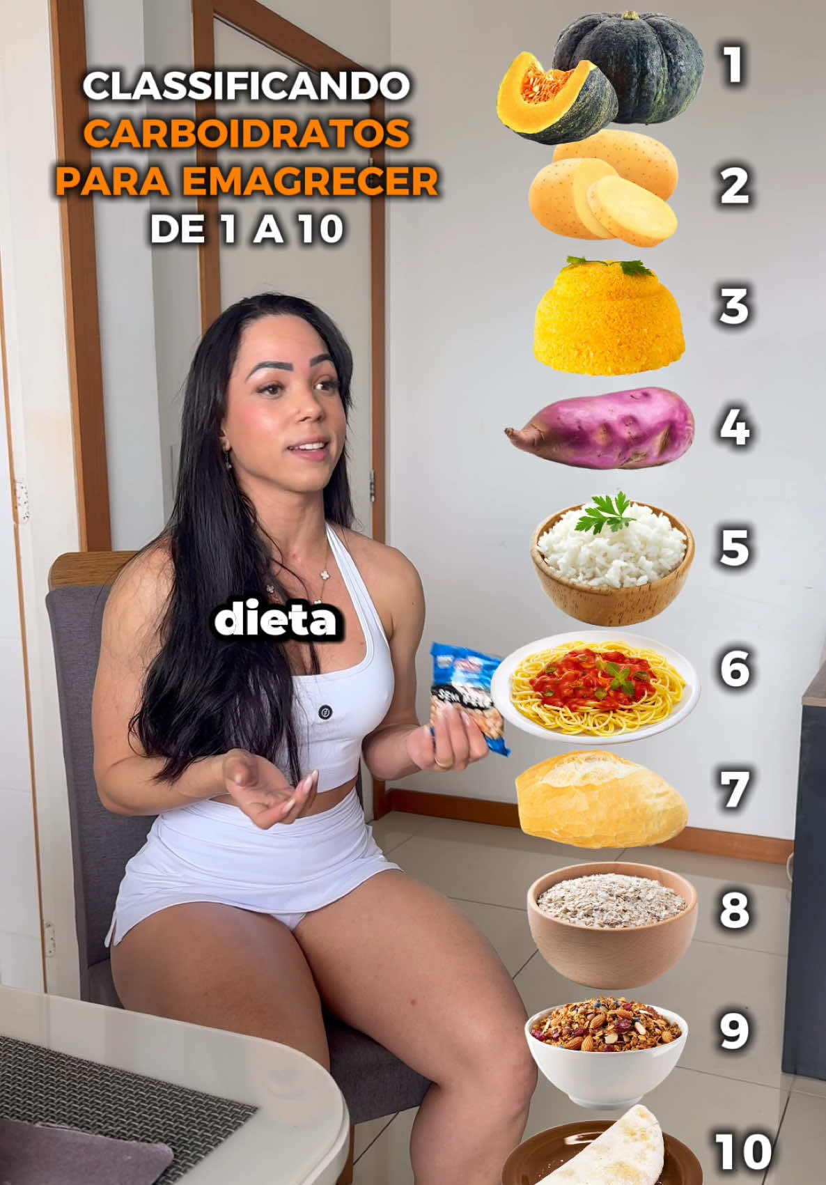 🐡💥 TOP 10 FONTES DE CARBOIDRATOS – da pior à melhor pra secar a pança de baiacu! Nem todo carboidrato é igual, viu? 👀 Tem uns que parecem “fit” mas sabotam o déficit calórico rapidinho, e outros que são incríveis pra quem quer secar, ganhar massa ou manter uma rotina equilibrada. 👇🏻 No vídeo eu te mostrei o ranking completo: 🍞 Tapioca (10º) — Enganou muita gente! Rica em carboidratos e calórica, é uma opção que deve ser usada com moderação. 🥣 Granola (9º) — O marketing vende como saudável, mas as versões de mercado vêm cheias de açúcar, frutas secas e castanhas. Caloria vai lá pra cima! 🌾 Aveia (8º) — Excelente fonte de fibra e ajuda o intestino a funcionar, mas também é bem calórica. 🥐 Pão francês (7º) — Cabe na dieta sim, o problema é comer um pacote inteiro. Tudo depende da quantidade e do equilíbrio. 🍝 Macarrão (6º) — Ótimo pra quem busca ganho de massa pela alta quantidade de carboidrato, mas sem exagero. 🍚 Arroz (5º) — O clássico do brasileiro! Fonte importante de energia e super nutritivo. 🍠 Batata doce (4º) — Queridinha das dietas, versátil e ótima fonte de energia de liberação lenta. 🌽 Cuscuz (3º) — Meu favorito! Dá saciedade, tem menos calorias e dá pra comer em volume sem pesar. 🥔 Batata inglesa (2º) — Injustiçada por anos! Tem menos carbo e calorias que a doce e pode ser excelente em dietas de emagrecimento. 🎃 Abóbora (1º) — Rainha dos carboidratos leves! Pouquíssimas calorias, super versátil e deliciosa — dá até pra fazer purê sem culpa. 💡 Conclusão: carboidrato não é vilão — o segredo tá na quantidade, contexto e objetivo. 👉🏻 Qual desses é o teu favorito? Comenta aqui e já segue a @_luizamota pra aprender a montar refeições inteligentes sem abrir mão do sabor! 🍽️ . #vaiprofycaramba #dicasfitness #dieta #emagrecer #emagrecimento 