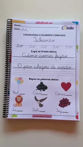 ✏️ Atividade de Caligrafia – Silabário Complexo com “ÃO” Nesta atividade de caligrafia e alfabetização, as crianças aprendem a escrever e reconhecer palavras com o som “ÃO”, de forma lúdica e estimulante. O exercício ajuda a reforçar a coordenação motora fina, o traçado da letra cursiva e o reconhecimento das sílabas complexas, importantes na consolidação da leitura e da escrita. 💡 Ideal para o 1º e 2º ano do Ensino Fundamental, essa atividade também contribui para o desenvolvimento da consciência fonológica e da ortografia. 🇧🇷🇵🇹🇦🇴🇲🇿🇬🇼 Acesse o site oficial: 👉 https://pequenolobato.com.br/ 📲 Siga o Pequeno Lobato nas redes sociais: 🔴 YouTube: https://www.youtube.com/@pequenolobato 🎵 TikTok: https://www.tiktok.com/@pequenolobato 📸 Instagram: https://www.instagram.com/pequenolobato 📘 Facebook: https://www.facebook.com/pequenolobato 🔖 Hashtags sugeridas: #atividadedecaligrafia #silabariocomplexo #alfabetização #português #educacaoinfantil 