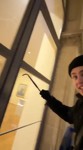 Aufnahmen aus dem Louvre @Papaplatte  #louvre #viral #fyp #ai #sora 