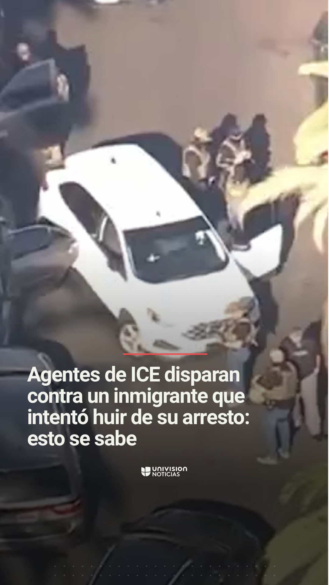 ➡️ Agentes de ICE dispararon contra un inmigrante al que intentaban detener. Lo hechos ocurrieron en el sur de Los Ángeles, California. Según el Departamento de Seguridad Nacional, el hombre trató de escapar en su auto y fue herido de bala en un codo. La misma bala habría rebotado hiriendo a un agente de los US Marshals que acompañaba el operativo. Informa Romi De Frias. 📺 Más del Noticiero Univision a las 6:30 pm /5:30 C y en su Edición Nocturna a las 11:35pm / 10:35 C. #inmigrante #ICE #redada #California #Uninoticias 