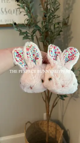 The perfect Christmas gift DOES exist🤩🐇🌸 #tiktokshopchristmas #toddlerchristmas #christmasgiftidea #bunnyslippers #girlgifts 