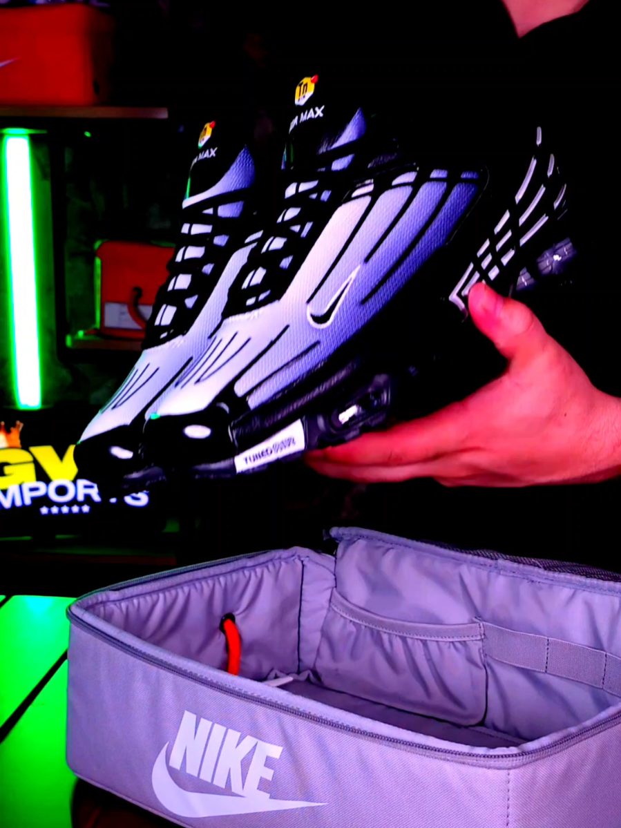 🔥 Lançamento Premium ✔️ Envio p/ todo Brasil ✔️ Qualidade garantida . 🌐 www.lojagvnimports.com.br 📲 (11) 95305-9985 . #tenis #airmax #nike #shox #gvnimports 