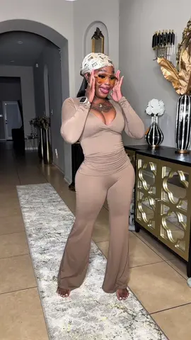 Outfit of the day #outfit #fashiontiktok #tiktokshopblackfriday #tiktokshopcreatorpicks #tiktokshopcybermonday 