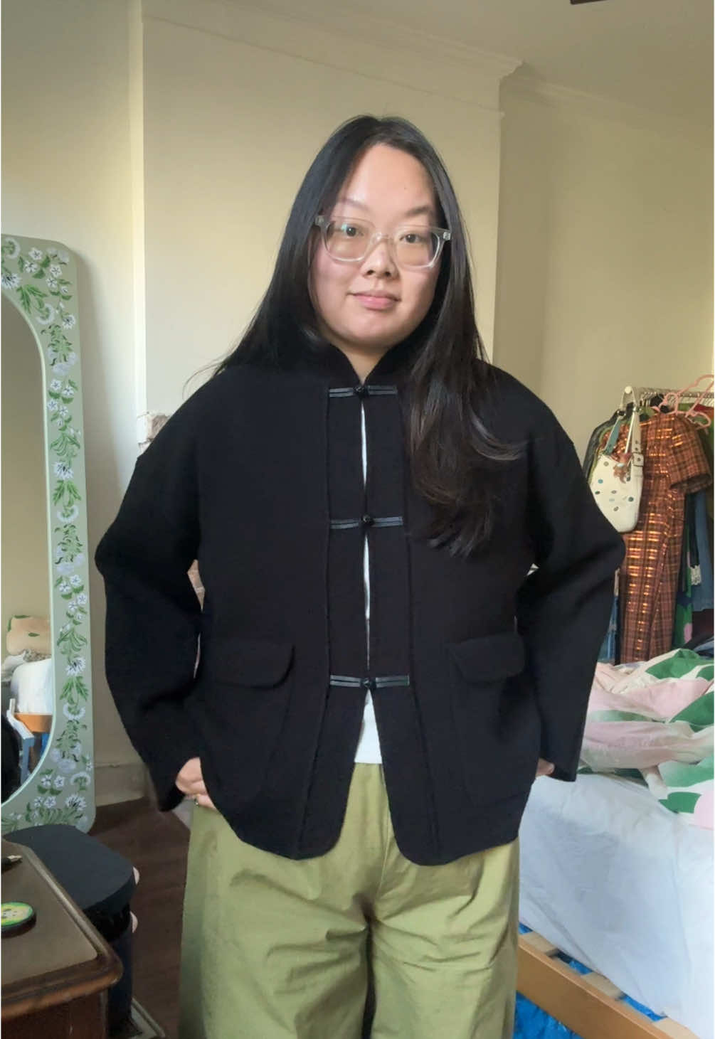 this chinese-inspired sweater is the cardigan of my dreams!! (& it’s 95% wool👀) also it’s so soft hehe #fallfashion #chinesefashion #knitwear #massimodutti #asianfashion @Massimo Dutti 