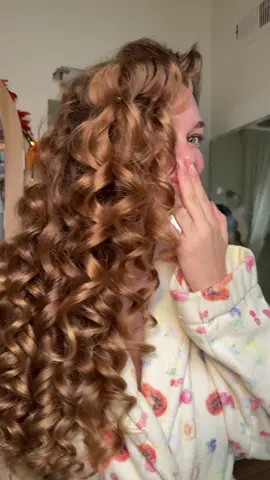 it’s giving victoria from twilight🩸   tutorial is already posted🤍 #hairtok #heatlesscurls 