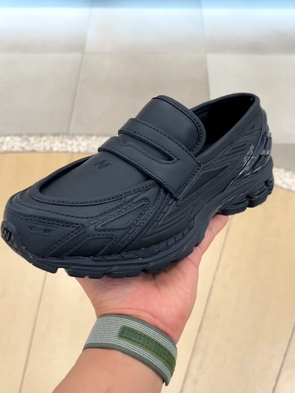 New Balance 1906L Triple Black #newbalance #newbalance1906L #loafers #loafersshoes #loafersoutfit 