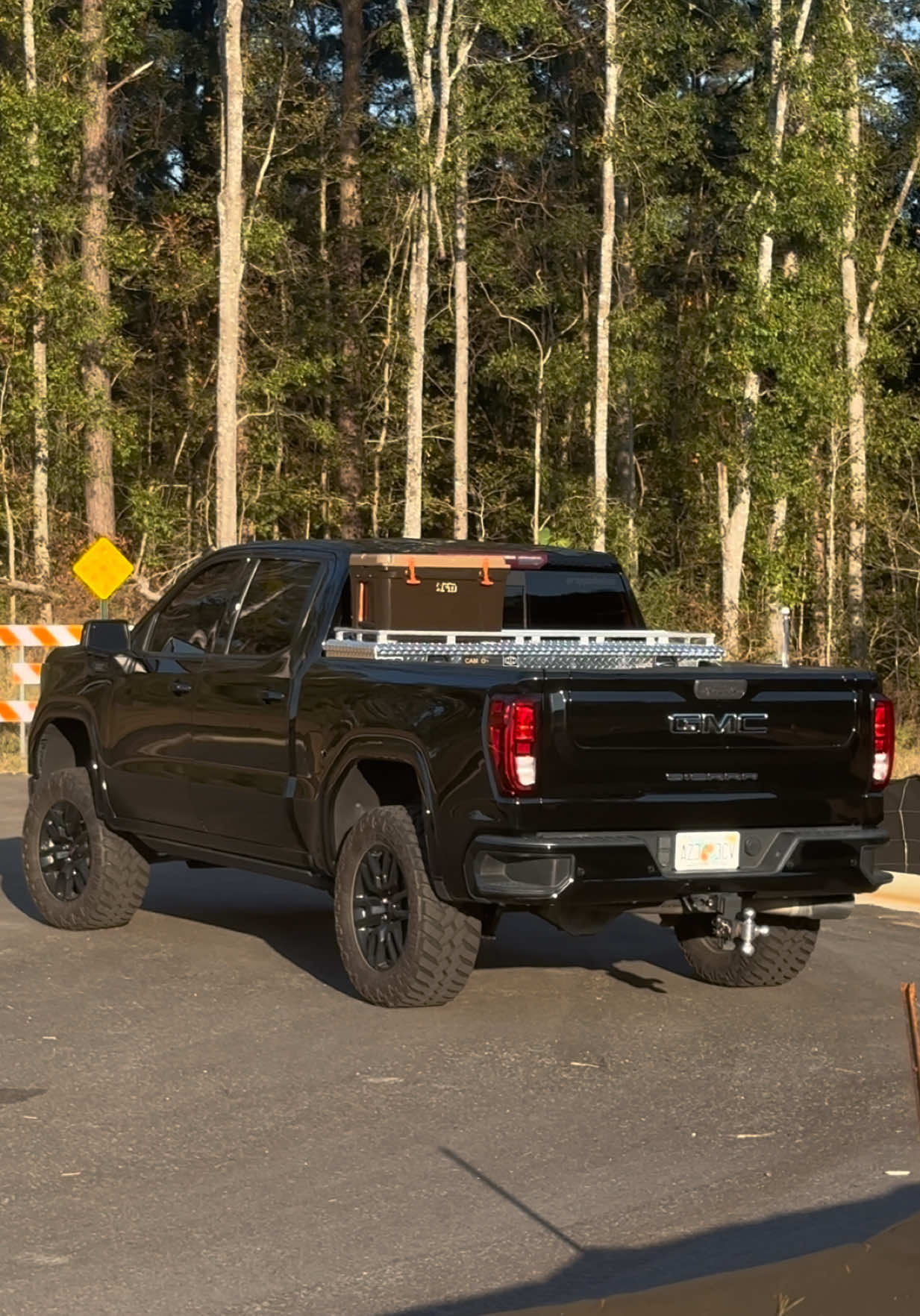 It’s about time to hit a dig🌾@GRAPPAHOLICS 11x2 black decal  #grappaholics #gmcsierra #35s 