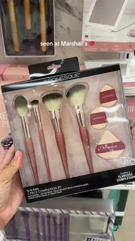 The holidays sets are rolling in!! 🤏 #makeupbrushes #marshallsfinds #marshallshaul @Marshalls 💙