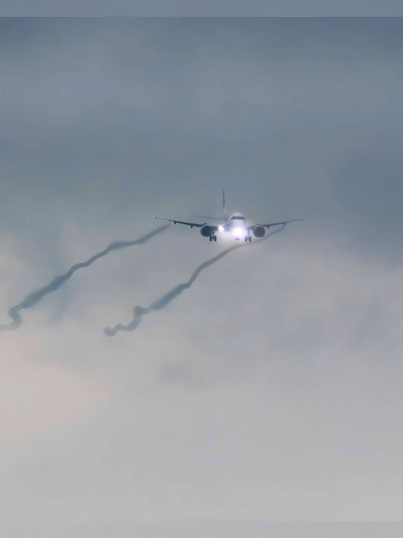 VORTEX - Transavia A321NEO landing #Transavia #Vortex #A321 #PlaneSpotting #AviationLovers #AirportVibes #SmoothLanding #Runway #Airbus #AvGeek #Style #Airport #AviationDaily #PilotSkills #landing 