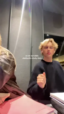 twins 👯 @fred #humour #starbs #study #studytok #school 