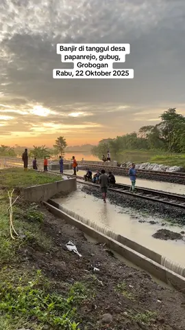 Banjir perdana pasca di benahi Rel kereta Api di Daop 4 desa papanrejo #fyppppppppppppppppppppppp #banjir2025 