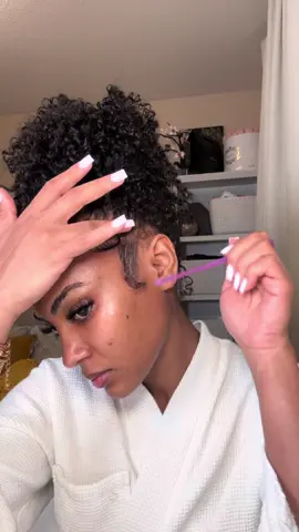 I'm so hyper focused when I do my edges #edges #naturalhair #edgestutorial 