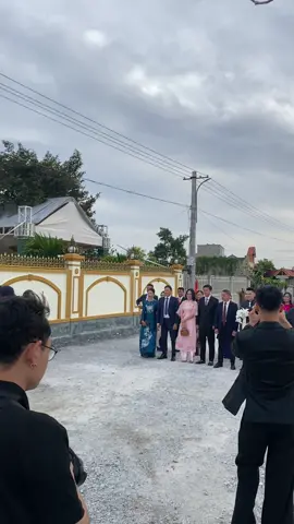 Chú Rể Việt Vương đã có mặt tại tư gia Nhà Gái Hoa Hậu Đỗ Hà vào sáng ngày hôm nay 22/10.Một ngày thật đẹp....#ĐámCướiQuêNhà #vuquy #doha 