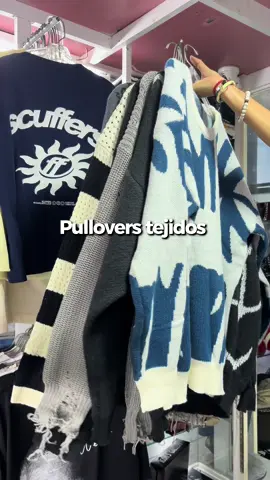 Los pullovers tejidos son mi nueva obsesión🕸️ Nos llegaron muy limitados, así que pide el tuyo 🫵🏼 #pulloverhoodie #venezuela #streetwear #ccs #unisex 