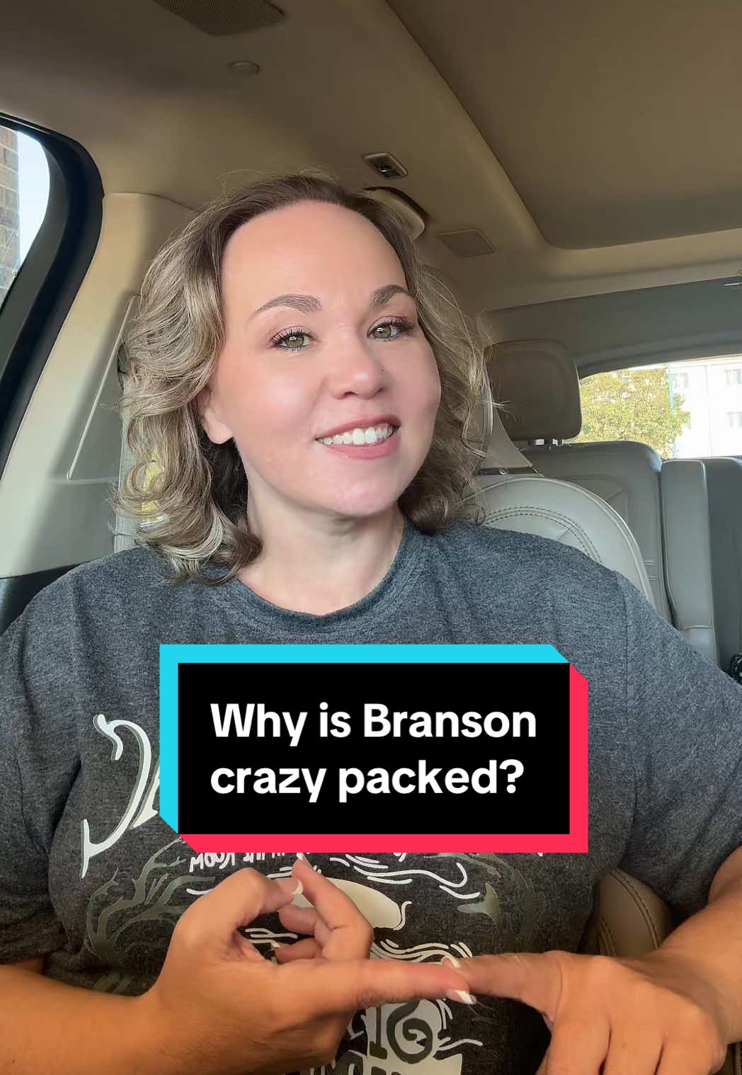 Branson ilhas been PACKED, and for good reason 🍂 Anytime school’s out, this town fills up fast. Fall break, Christmas break, spring break, summer weekends, they all stay busy. So plan ahead! Get your tickets early, book your hotel, and make those dinner reservations before you arrive. Trust me, it’s totally worth it, you just need a plan. Find all my favorite hotels and discounts on the Show and Go website and give yourself plenty of time to get around town.