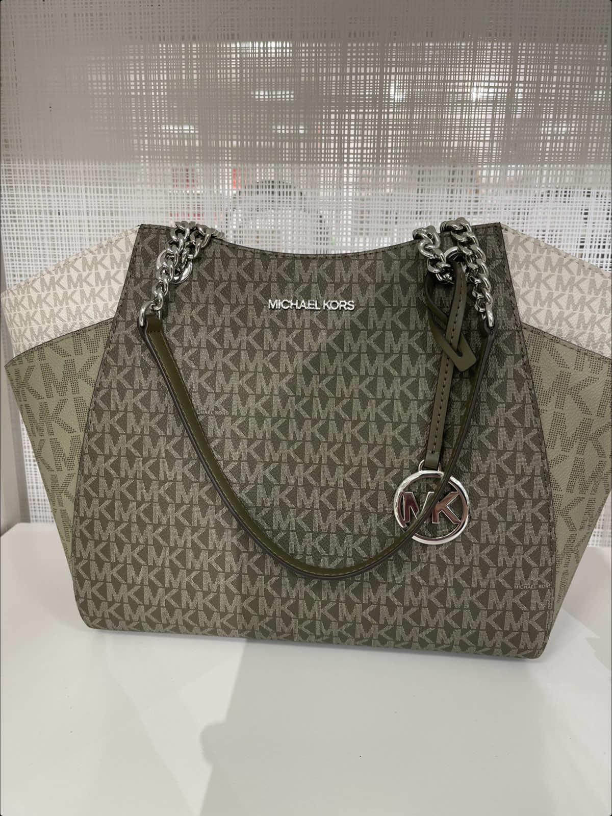 New fall favorite 😍sweater season is here and olive color is here 🫒  #teamkors #michaelkorsbag #michaelkorsoutlet #fashiontiktok #fallcollection 