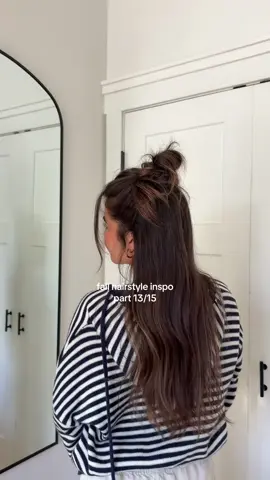 love anything with a messy bun 🤭 #hairstyle #messybuntutorial #hairstylestutorial #hairhack #simplehairstyle 