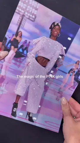Me: “they don’t need more sparkle” Also me: ✨✨✨✨✨ @The Glitter Store  #VSPINK #VSFS #VSFashionShow #glitter 