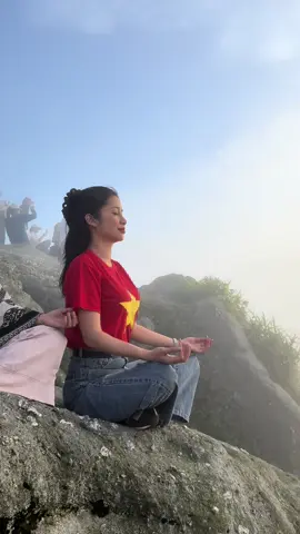 Tĩnh tâm và thư giãn ngày mới trên non thiêng Yên Tử 