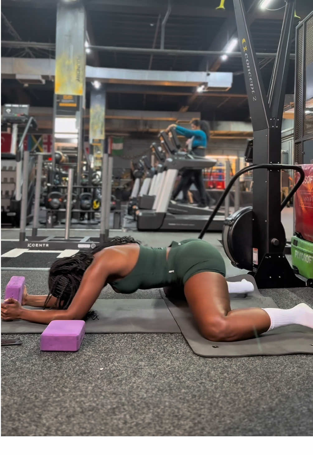 Your hips control more than you think — mobility = better lifts, better posture, better movement 🔥 Don’t skip this💕 Wearing @DFYNE code:NQ10💕 #mobilitytraining #mobilitydrills #hipmobility #movementismedicine #flexibilitytraining