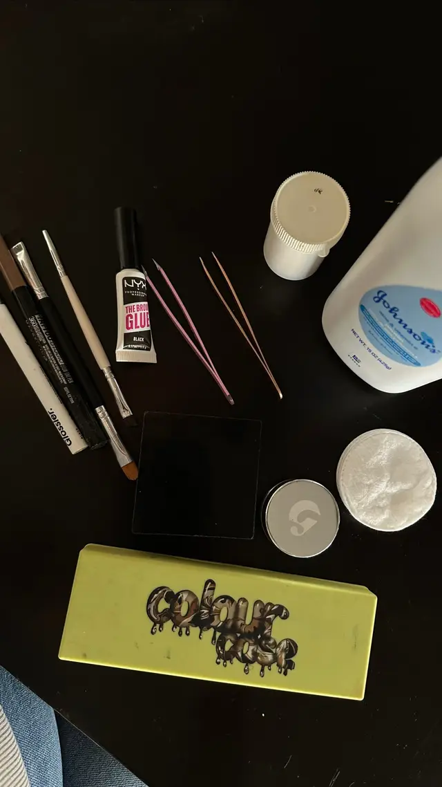 my eyebrows hate to see this combo coming 😆 #fyp #brows #madebymitchell #nyx #glossier 