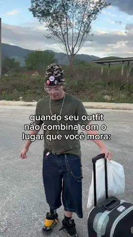 pov: quando seu outfit não combina com o lugar que você mora #streetwear #outfit #humor #fashion 