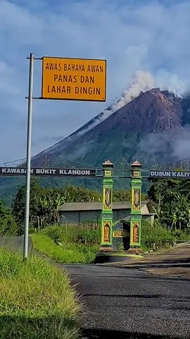 Ada yang pernah berhenti disini untuk sekedar melihat keindahan mt.marapi #klangon #fyp #merapi #jogja 