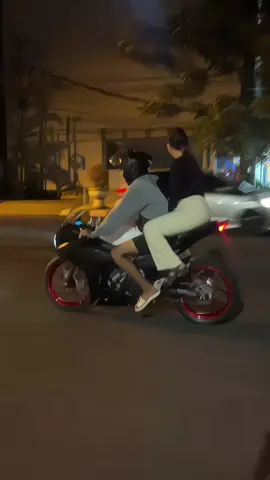 cwek ku gak mau pakek hlem ngap😄katanya sih gak enak#lomboktiktok #jawapride #cbr150r #cbr250rr #rendbucin💘🤭 