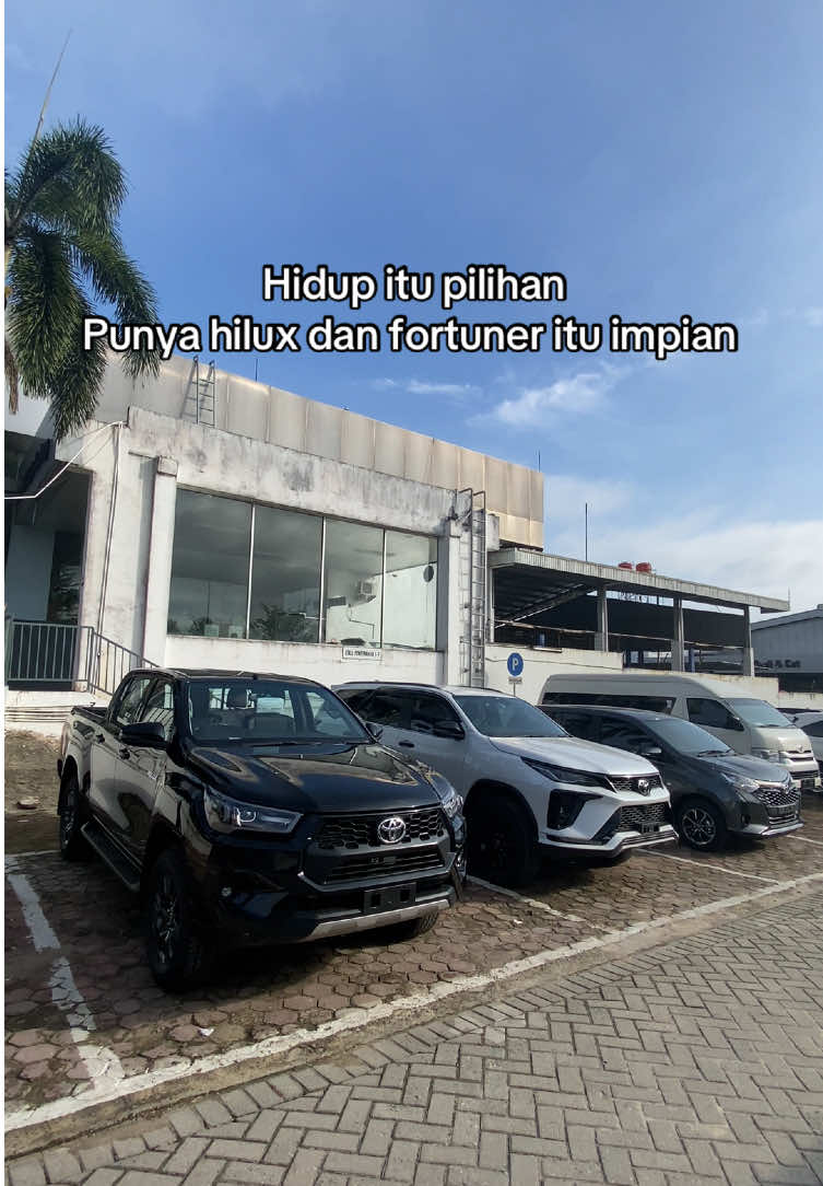 Otr hilux v 4x4 cuman di angka 550jutaan sedangkan fortuner cuman di 690jutaan sekian beda tipis yah bisa nih sekali 2 di angkut #hilux #fortuner #fypviral #viral #fyp 