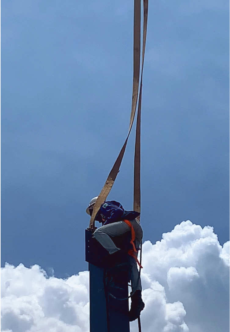 #CapCut #kontruksibaja #kontruksi #baja #kuli #helmkuning #safety #safetyfirst #kerja #ereksen #lamongan #proyek 