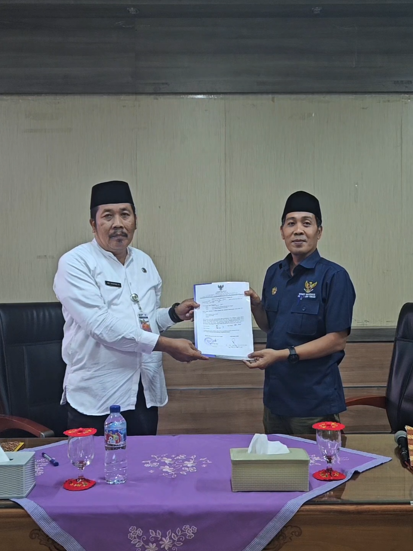 Ada beberapa diskusi seru dalam Bimbingan Teknis dan Monitoring Evaluasi PPID 202T tadi, Kamis (9/10/2025) di Aula lantai III Gedung C tadi. Perwakilan OPD yang hadir diajak untuk lebih aware terkait keterbukaan informasi dan ketentuan perundang-undangannya.  Bersama Wakil Ketua Komisi Informasi Provinsi Jawa Tengah, Setiadi, peserta jadi lebih memahami fungsi PPID dan klasifikasi informasi yang disampaikan ke masyarakat. #AgendaKominfo #kudussehat #kudus #kudus24jam #kudusviral