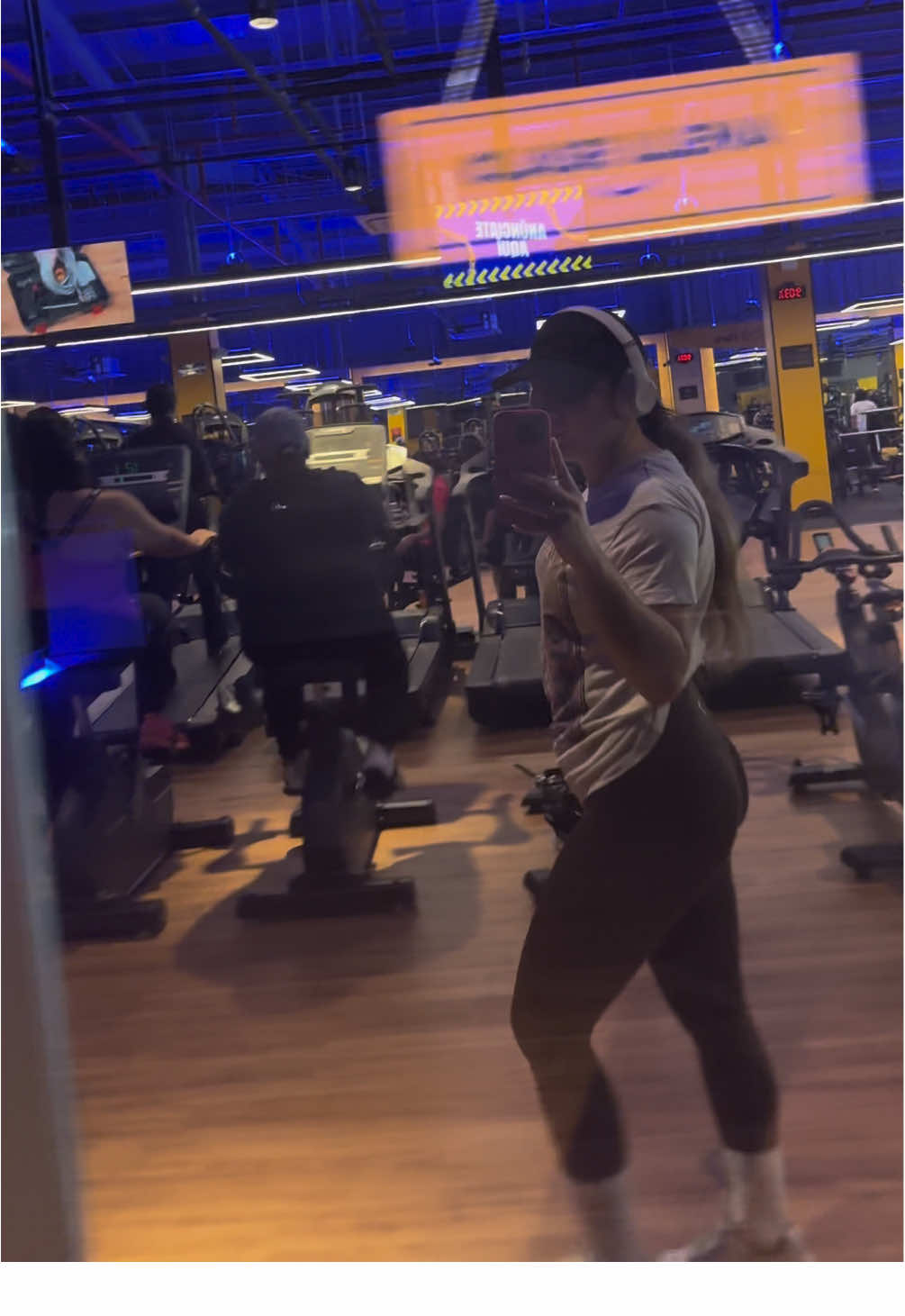 Deficit calórico  Dieta alta en proteínas  6 días de ejercicio semanales con pesas  Cardio mínimo 15 minutos 12 % elevación 5km/h  #gym #fyp #GlowUp #gymrat #inspooutfit 