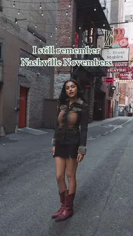 almost that time of year… #nashvillenovembers #indiepop #broadway 