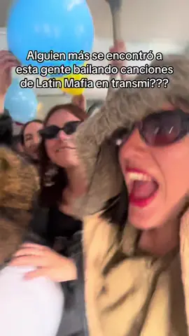 Pov: cuando sales de un día de trabajo pesado y te haces el ambiente en el transmilenio 🫶 #transmilenio #bogota #latinmafia 
