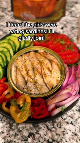 Had a conversation with my boo @Queenie and here we are! 🥴😆 It was super good but I think I need a little more lemon and lemon pepper too! #sardines #sardinesfordinner #girldinner 