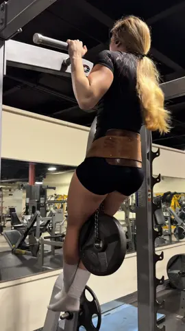 this fit is dropping thursday @Breathedivinity code MARILYN. wearing xs compression and medium sweats for reference❤️‍🩹 #gym 