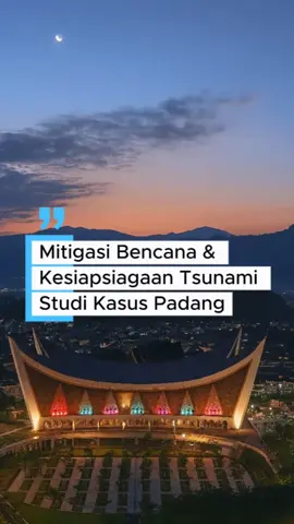 📘 Sumber Riset: UNU-EHS, LIPI, dan DLR Jerman — GITEWS Project: Tsunami Early Warning and Last-Mile Evacuation Padang (2008–2010); BPBD Kota Padang — Rencana Kontinjensi Tsunami (2018–2024); BMKG — Simulasi Waktu Tiba Gelombang Tsunami Segmen Mentawai (2019). 📍 Disclaimer: Peta dalam video ini berasal dari studi UNU-EHS, LIPI, dan DLR Jerman (2008–2010). Meski data sosial dan infrastrukturnya telah berkembang, pola risikonya masih relevan untuk memahami tantangan evakuasi tsunami di Padang hingga kini. 🎥 Kredit Visual: Sumber peta: gitews.de/tsunami-kit Lisensi riset: German-Indonesian Cooperation for a Tsunami Early Warning System (GITEWS) #NusaFrame #TsunamiPadang #MitigasiBencana #Padang #SumateraBarat 