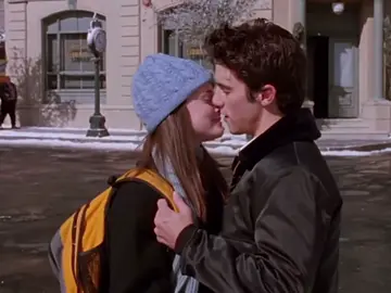 não sei como eu consigo gostar desse desprezível apaga #gilmoregirls #tvd #gossipgirl #makemefamous 