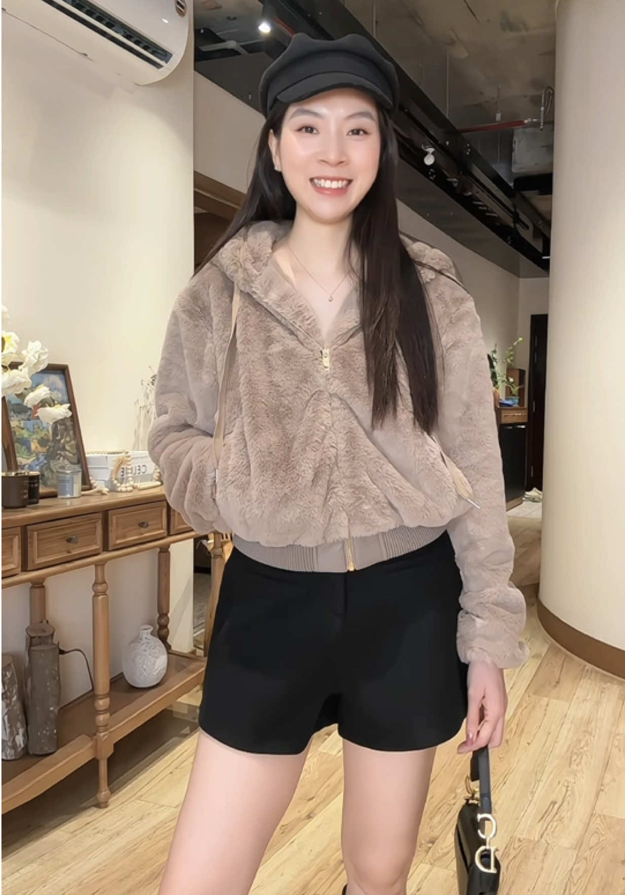 Áo lông mềm mịn, sờ phát là mê, ấm nhanh mà vẫn nhẹ tênh ✨ #linhlunglieng #aolong #aolongnu #guno 