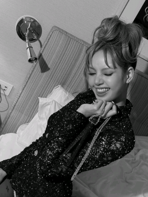 #LISA : não flopa please . . ib da LENDA : @ℛ𝑜𝑠𝑖𝑒 💗 #lisamanoban #blackpinkedit #naoflopa #fyp 