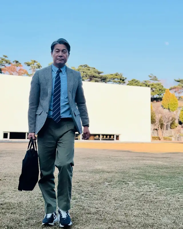 Blending business with comfort — because style should move with you 💼👟✨ #SmartCasual #EffortlessStyle #MensFashion #ModernLook #ConfidenceInMotion 